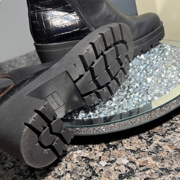 Sun + Stone Textured croc embossed Black Ankle Booties NWT 11 - Picture 11 of 15